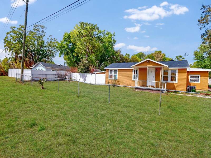 3 bedroom Single Family Residence at 2017 Miller Boulevard, Oak Park Add, Fruitland Park — photo 2