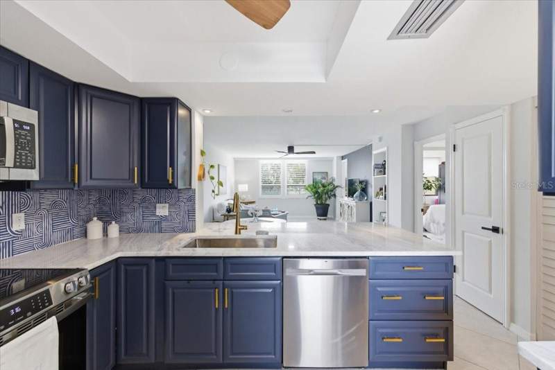 1 bedroom Condominium at 2621 Cove Cay Drive #302, Cove Cay 26-21 Village II, Clearwater — photo 3