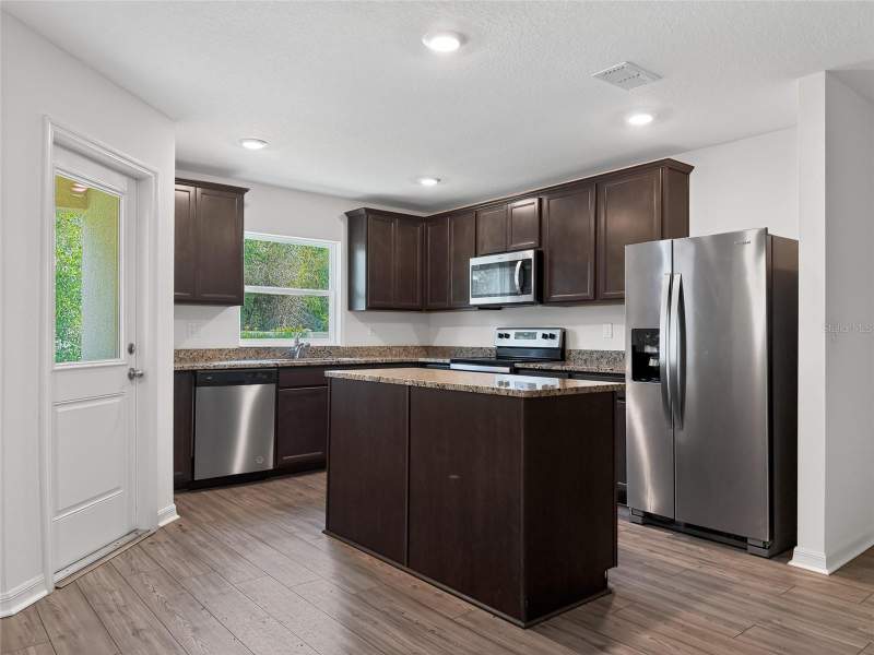 3 bedroom Townhouse at 1552 Wynford Circle, Hamlets/Tavares, Tavares — photo 5