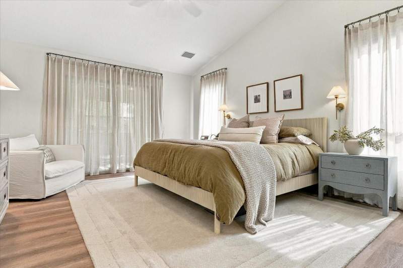 4 bedroom Single Family Residence at 1515 Midnight Pass Way, Coachman Ridge-Tract A-1, Clearwater — photo 4