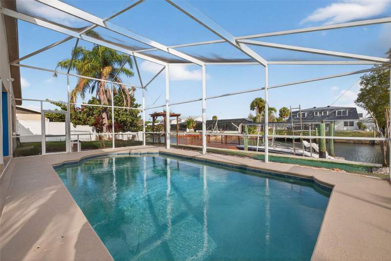 3 bedroom Single Family Residence at 8711 Bay Crest Lane, Bay Crest Park Unit No 11, Tampa — photo 3