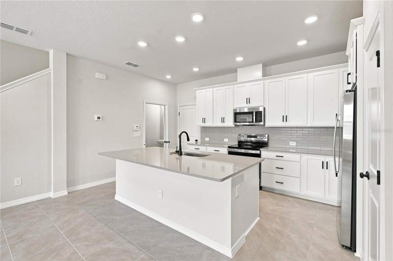 3 bedroom Townhouse at 5596 Coopers Hawk Court, Palmeras At Crosspraire, St Cloud — photo 5