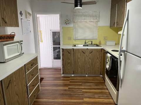 112 Palm Drive #B, Eustis FL - photo 7 of 26