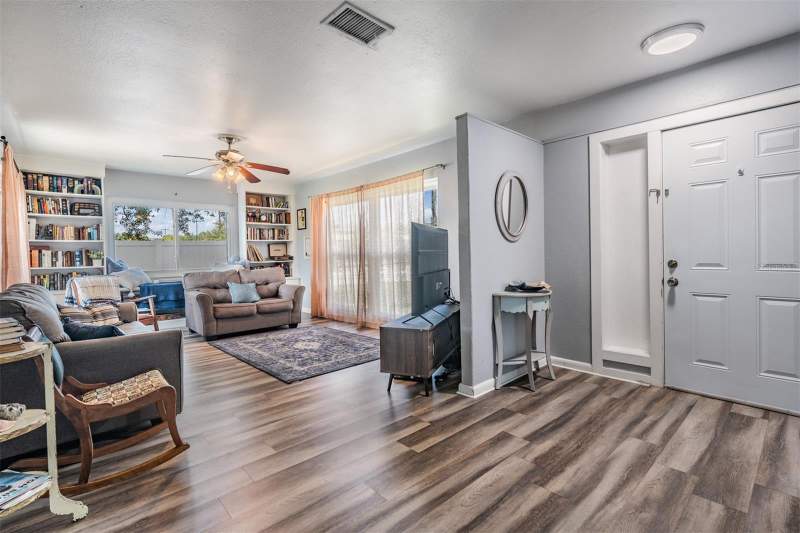 3 bedroom Single Family Residence at 4601 N Emerald Avenue, Plaza Terrace Unit 3, Tampa — photo 3