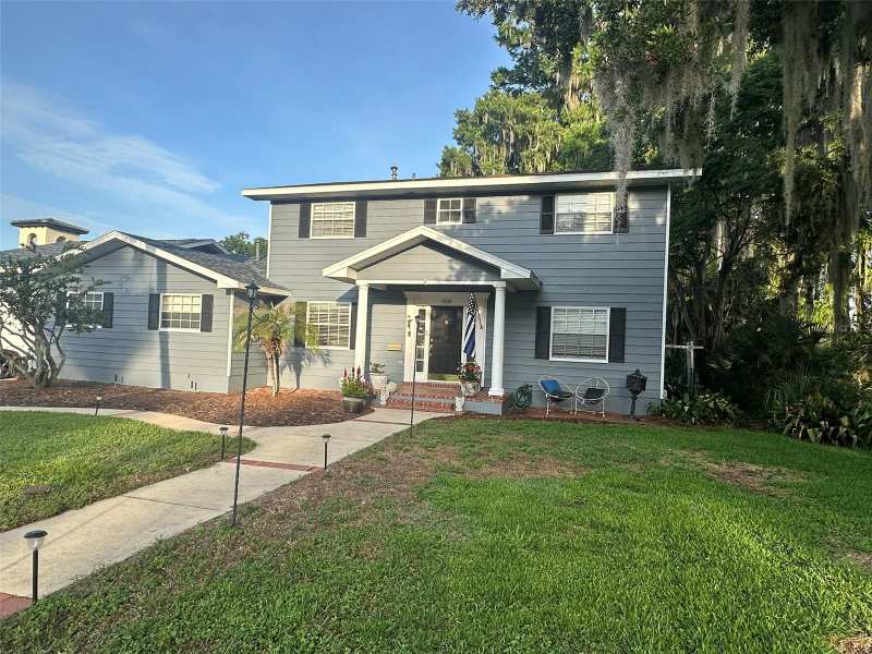 5 bedroom Single Family Residence at 1105 S 9th Street, Palmora Pk Anx, Leesburg — photo 1
