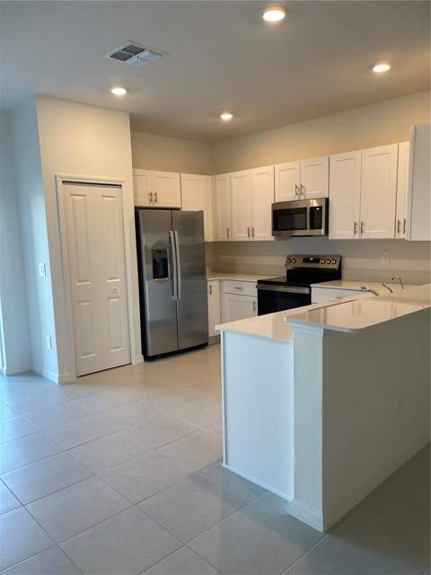 36217 Risa Michele Street, Zephyrhills FL - photo 10 of 26