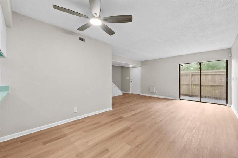 3 bedroom Townhouse at 7903 Cedar Drive, Meadowood Condo Village One, Temple Terrace — photo 4