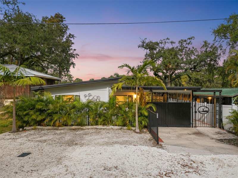 3 bedroom Single Family Residence at 308 E Hollywood Street, Hollywood Park, Tampa — photo 1