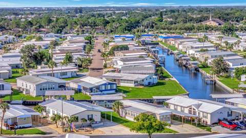138 S Saint Thomas Circle, Apollo Beach FL - photo 9 of 73