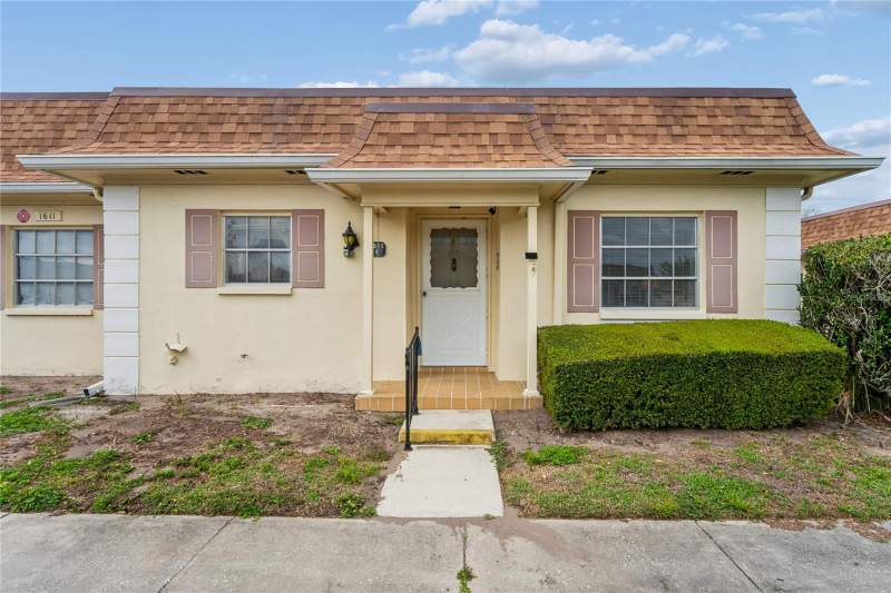 2 bedroom Villa at 1611 S Lake Avenue #1, Normandy Park South, Clearwater — photo 2