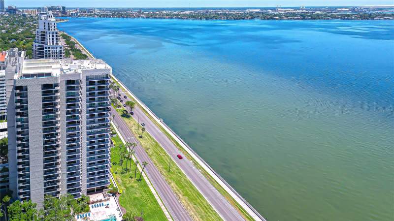 Atrium On The Bayshore