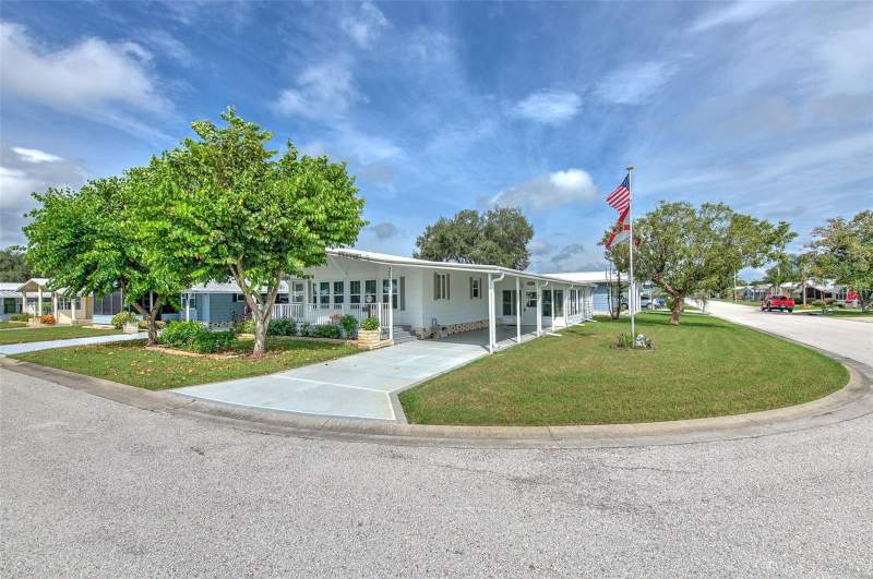 2 bedroom Manufactured Home at 35207 Makenzie Street, Colony Hills Community, Zephyrhills — photo 3