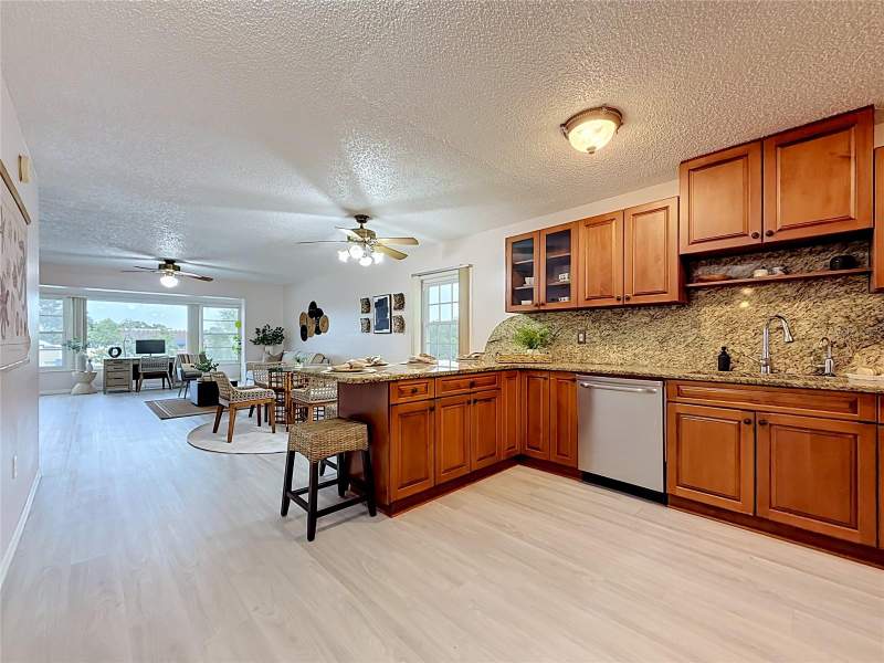 2 bedroom Condominium at 1900 68th Street #301, Crosswinds Colony One Condo, St Petersburg — photo 4