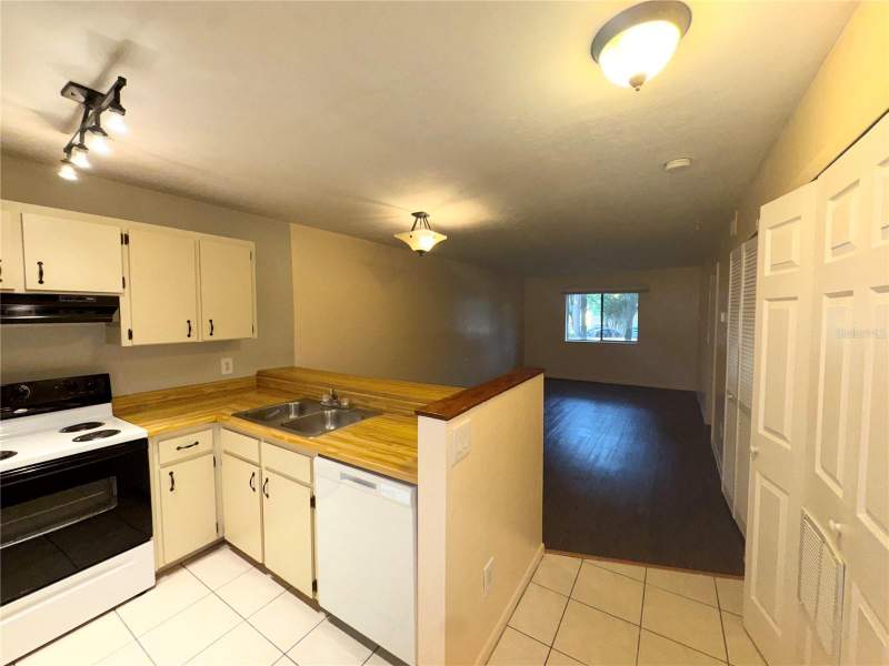 2 bedroom Condominium at 109 SE 16th Avenue #Q101, Treehouse Village, Gainesville — photo 2