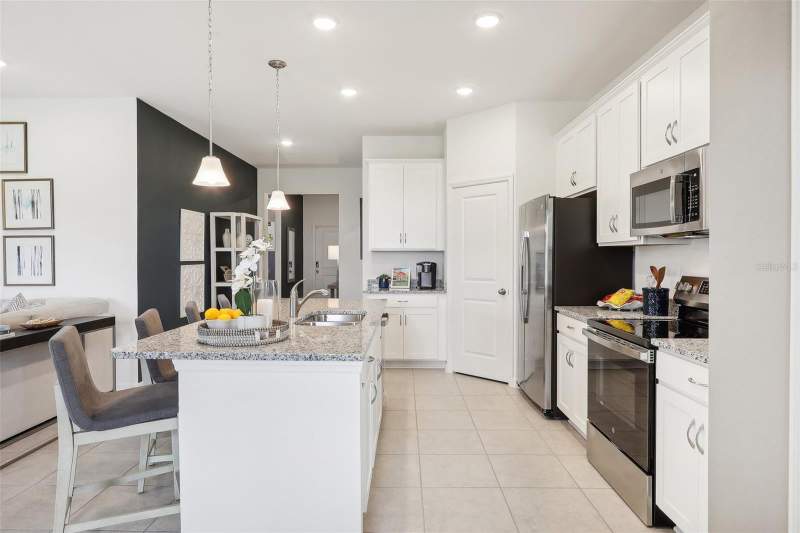 3 bedroom Single Family Residence at 9517 Starling Loop, Silver Lake Pointe, Leesburg — photo 5