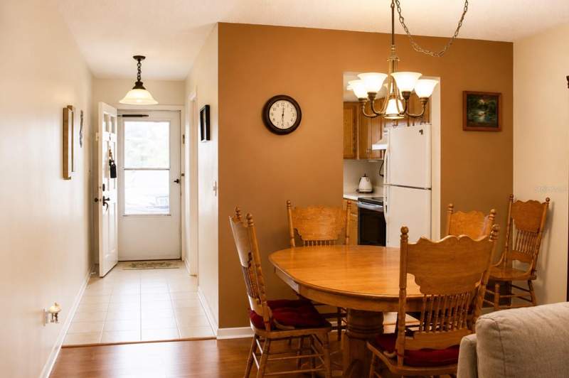 2 bedroom Villa at 1662 S Lake Avenue #6, Normandy Park South, Clearwater — photo 2