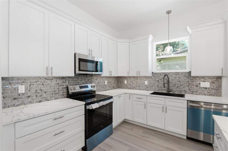 3 bedroom Single Family Residence at 1320 10th Avenue, Columbia Heights, St Petersburg — photo 3