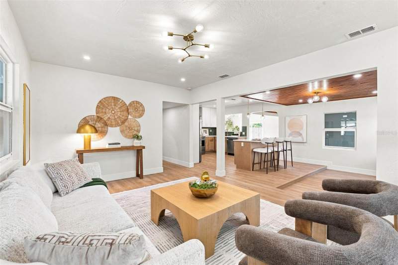 3 bedroom Single Family Residence at 7326 11TH AVENUE, JUNGLE COUNTRY CLUB 2ND ADD, ST PETERSBURG — photo 3