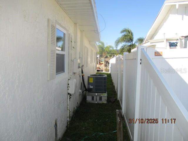 3 bedroom Single Family Residence at 13739 Coco Avenue, Hudson Beach Estates, Hudson — photo 5