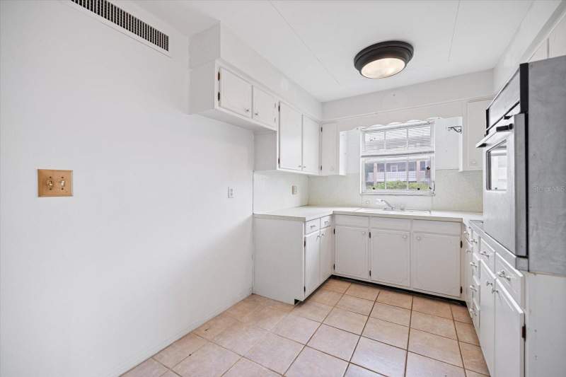 1 bedroom Condominium at 450 32ND AVENUE #106W, PATRICIAN GARDEN, ST PETERSBURG — photo 3