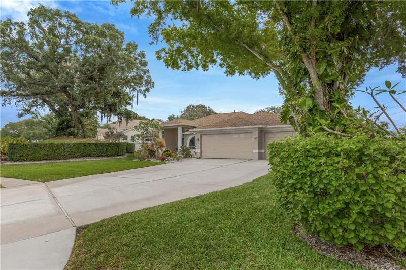 4 bedroom Single Family Residence at 727 Hidden Lake Drive, Whitcomb Place, Tarpon Springs — photo 2