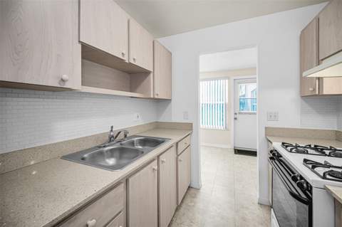 5750 80th Street #D101, St Petersburg FL - photo 11 of 27