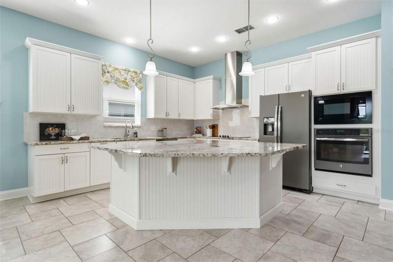 4 bedroom Single Family Residence at 16716 Abbey Hill Court, Johns Lake Lndg Ph 2, Clermont — photo 3
