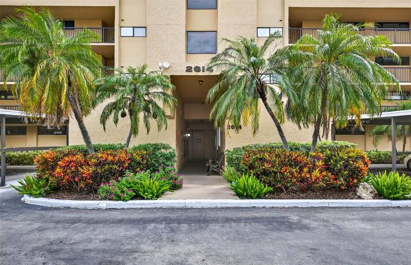1 bedroom Condominium at 2614 Cove Cay Drive #405, Cove Cay 26-14 Village I, Clearwater — photo 1