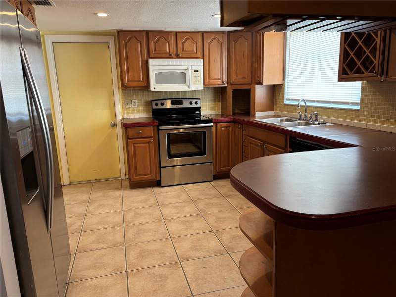 4 bedroom Single Family Residence at 9616 Lake Christina Lane, Embassy Hills, Port Richey — photo 4