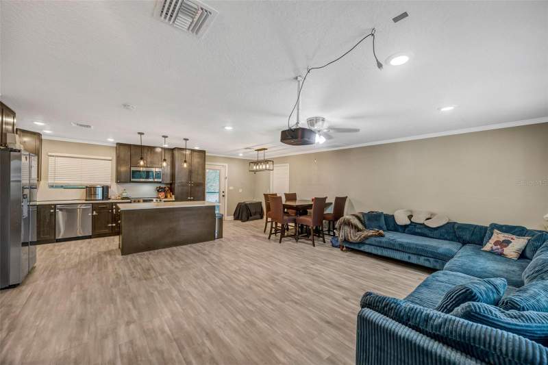 4 bedroom Single Family Residence at 7149 Spruce Drive, Weeki Wachee Hills, Weeki Wachee — photo 5
