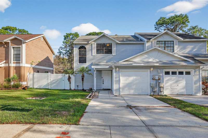 3 bedroom Townhouse at 5215 Corvette Drive, Le Clare Shores, Tampa — photo 1