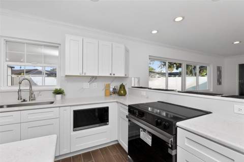 8317 Boxwood Drive, Tampa FL - photo 17 of 37