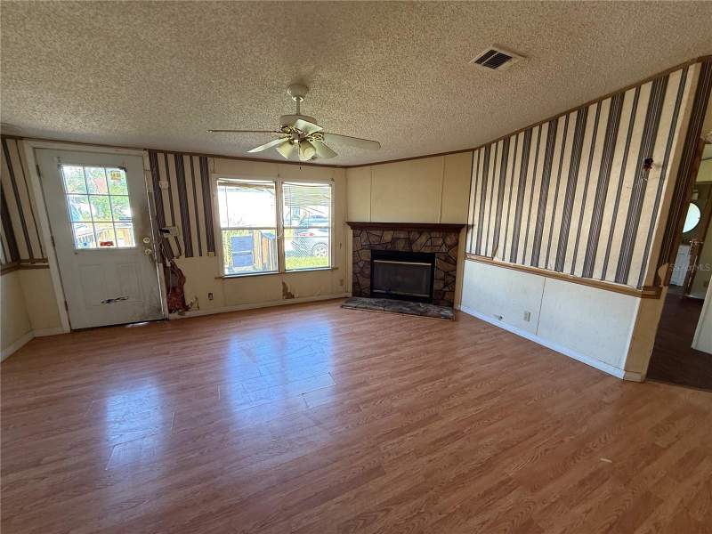 3 bedroom Manufactured Home at 2001 Pine Street, Montagues Village Unit 1, St Cloud — photo 4