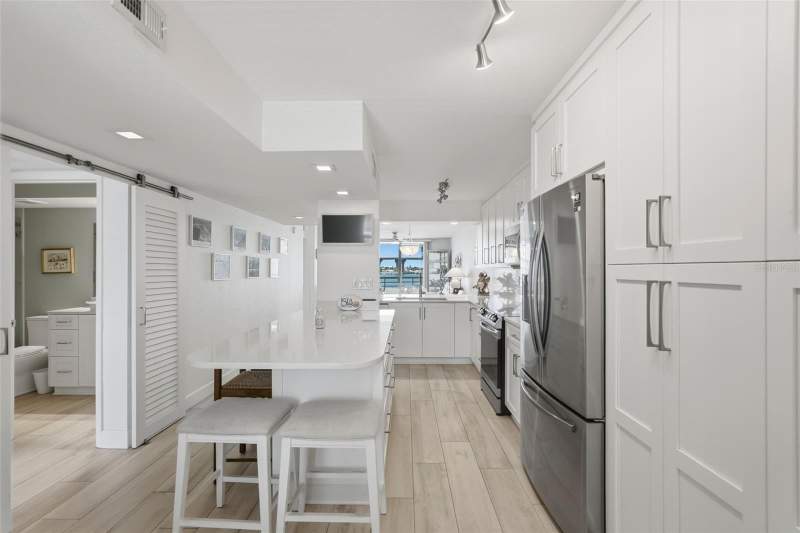 2 bedroom Condominium at 6081 BAHIA DEL MAR CIRCLE #251, BAHIA VISTA UNIT II, ST PETERSBURG — photo 4