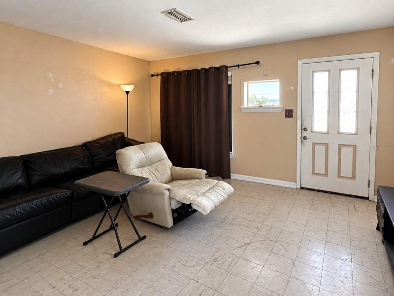 3 bedroom Single Family Residence at 540 Sharon Circle, Port Charlotte Sec 004, Port Charlotte — photo 2