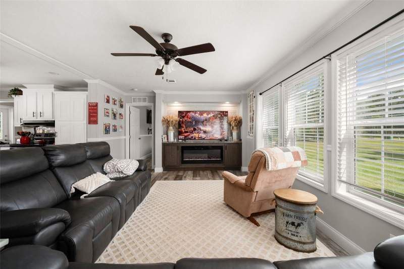 4 bedroom Manufactured Home at 232 SW Trudy Way, Golden Farmettes Sub, Fort White — photo 5