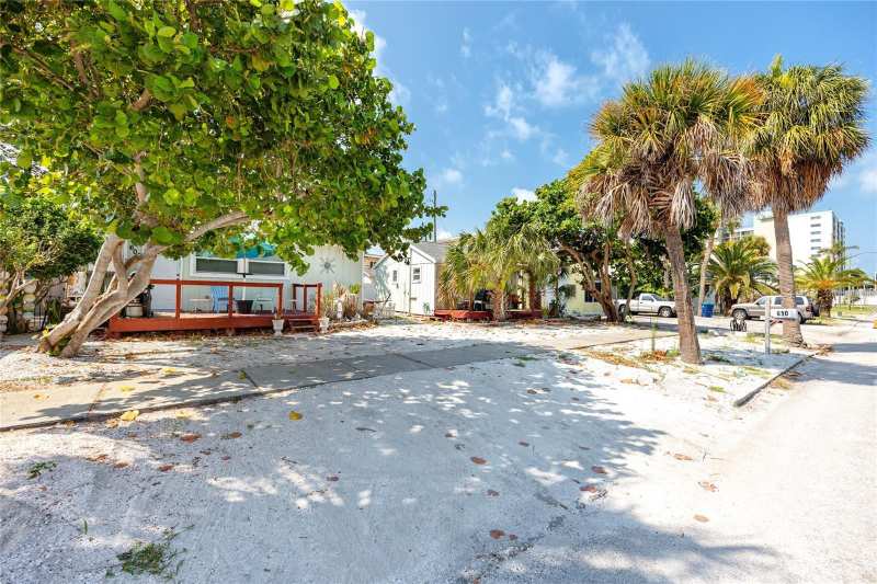 2 bedroom Single Family Residence at 608 72nd Avenue, St Petersburg Beach Rep, St Pete Beach — photo 1