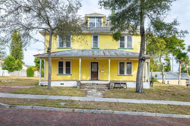 4 bedroom Single Family Residence at 553 Division Street, Fergusons C, Tarpon Springs — photo 2