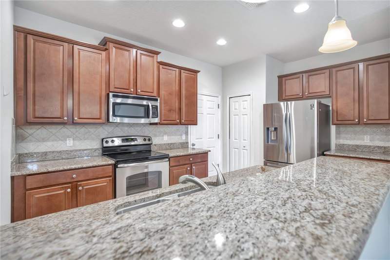 3 bedroom Townhouse at 196 Windflower Way, Arborview Park Rep, Oviedo — photo 3