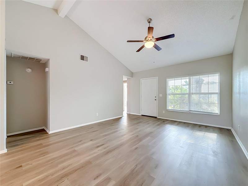 3 bedroom Single Family Residence at 7606 Woodland Oaks Court, Timberlane Sub Unit 3A, Tampa — photo 5