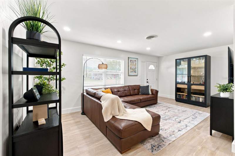 2 bedroom Single Family Residence at 2048 Jefferson Avenue, Dunedin Isles Country Club Sec A, Dunedin — photo 5