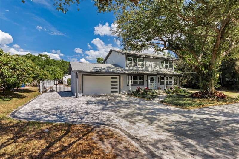 4 bedroom Single Family Residence at 6914 S Wall Street, Tampa, Tampa — photo 2