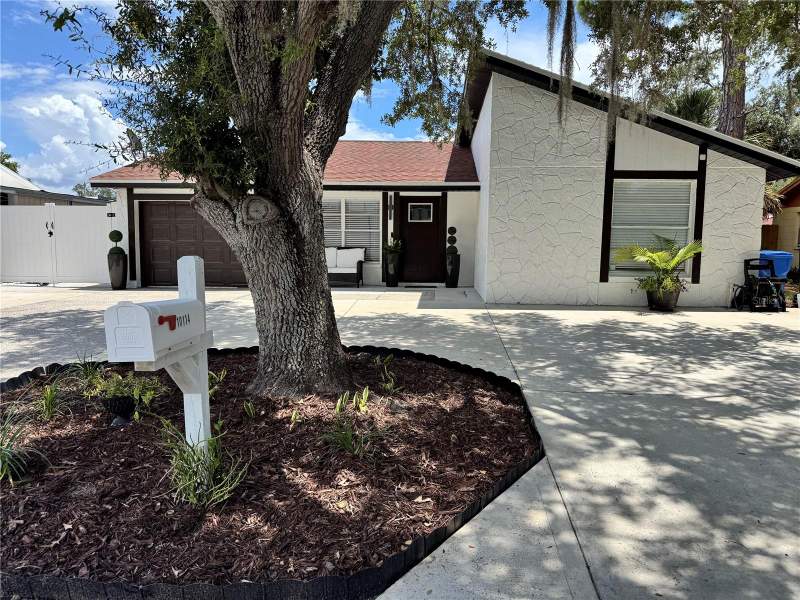 3 bedroom Single Family Residence at 10114 Briarwick Court, Timberlane Sub Unit 4, Tampa — photo 1