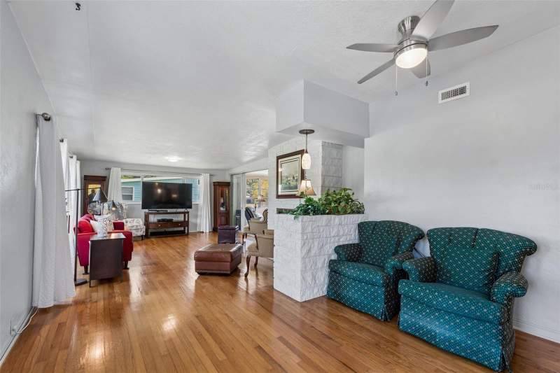 3 bedroom Single Family Residence at 2110 Fairway Avenue, Lakewood Estates Sub Of Tr 14, St Petersburg — photo 5