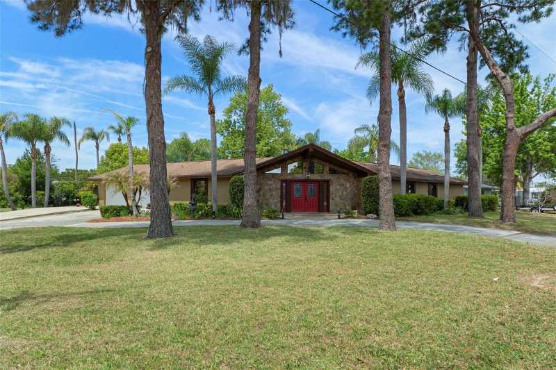 3 bedroom Single Family Residence at 239 SE Paradise Point Road, Glen Aire Estates Unrec Sub, Crystal River — photo 1