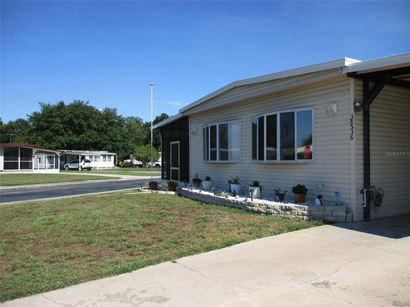 2 bedroom Manufactured Home at 38536 Cone Drive, Shady Oaks Mobile Modular Estates, Zephyrhills — photo 2
