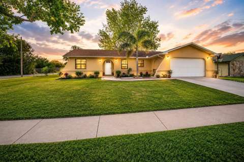 3011 Shadow Oaks Drive, waterfront for sale in Holiday