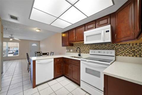 67 E Country Cove Way, Kissimmee FL - photo 7 of 24