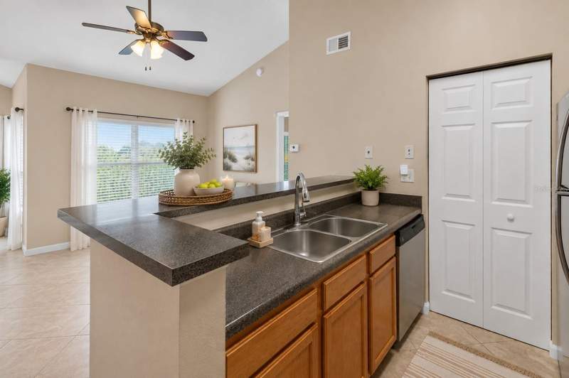 2 bedroom Condominium at 10764 70th Avenue #1304, Beachway Condos, Seminole — photo 5