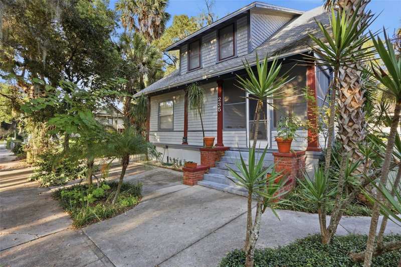 4 bedroom Single Family Residence at 235 N Sans Souci Avenue, Smocks Sub Of W 482 Ft Of Blk 9 Deland, Deland — photo 1